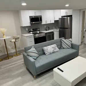 Apartment Brand New 2 Bedrooms Modern Guest With Separate Entrance, Calgary