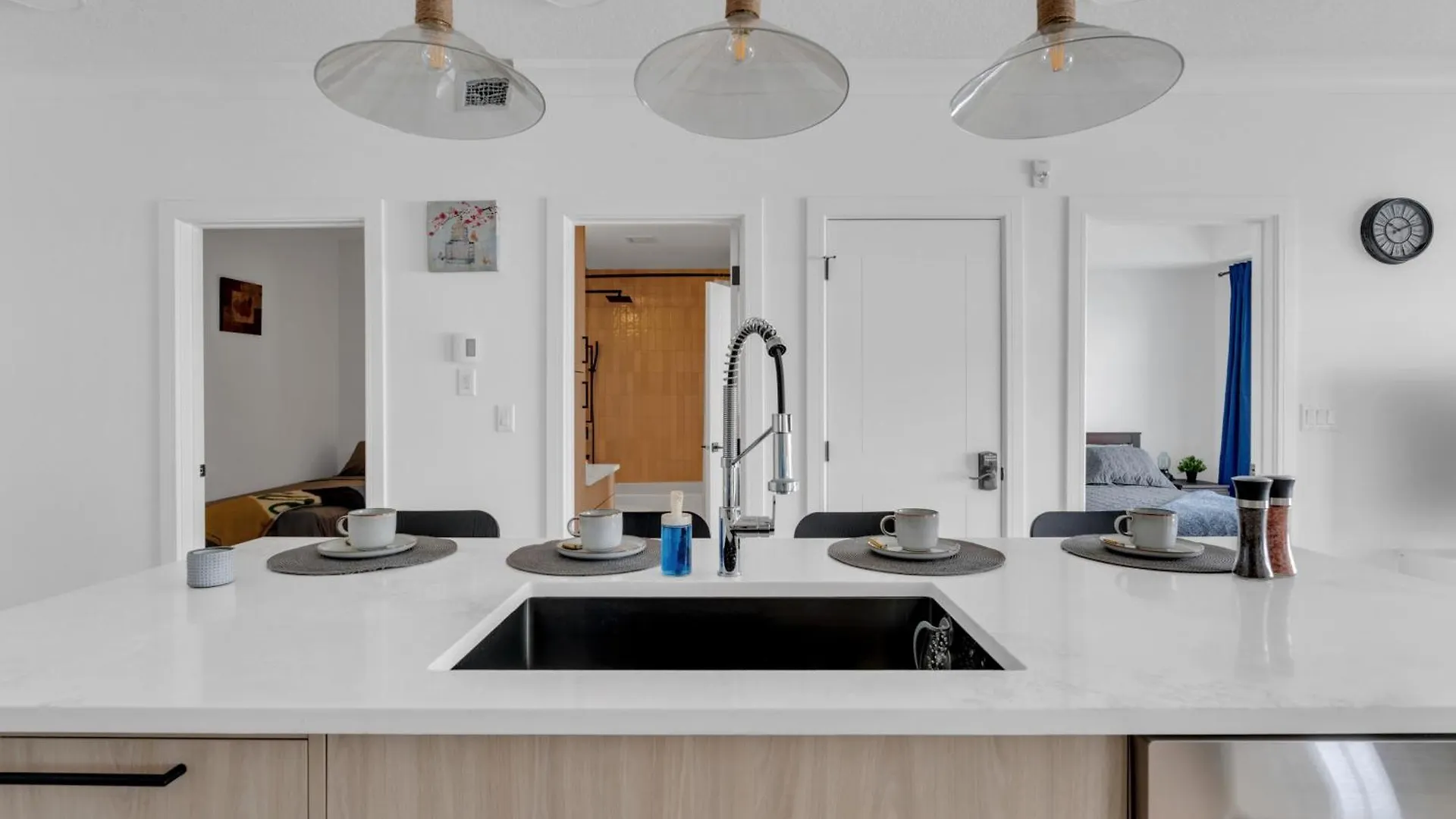 Apartment Comfortable Retreat In Currie Calgary