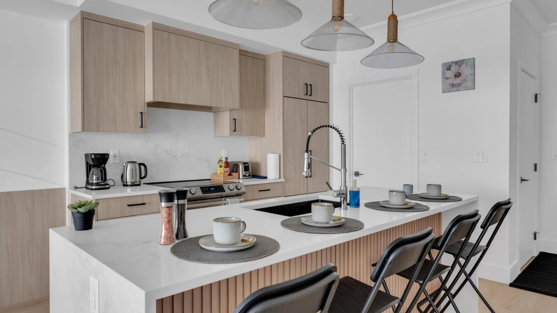 Apartment Comfortable Retreat In Currie Calgary
